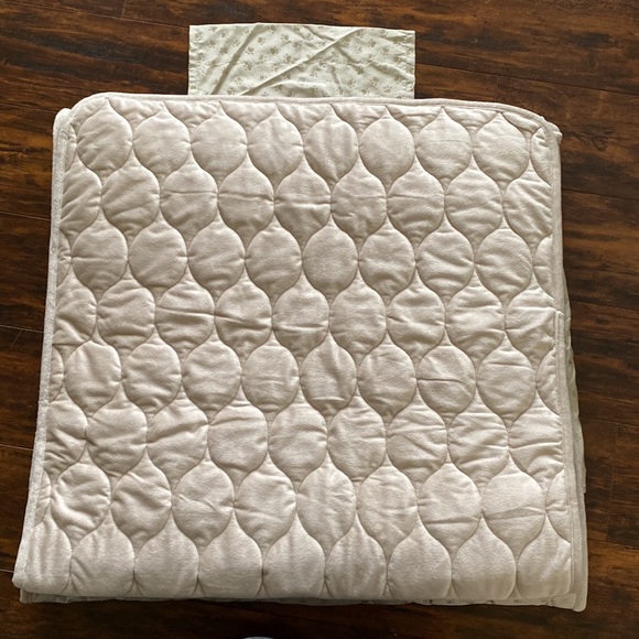 Quilted Pet Chair Cover - Picture 15 of 16